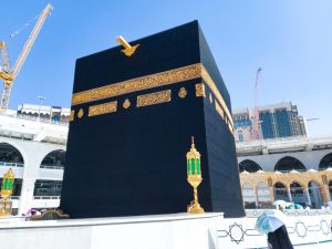 pilgrims-in-kaaba-in-macca-al-haram-umrah